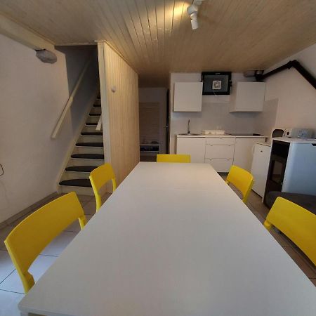 Apartmaji Hedera Komen Exterior foto